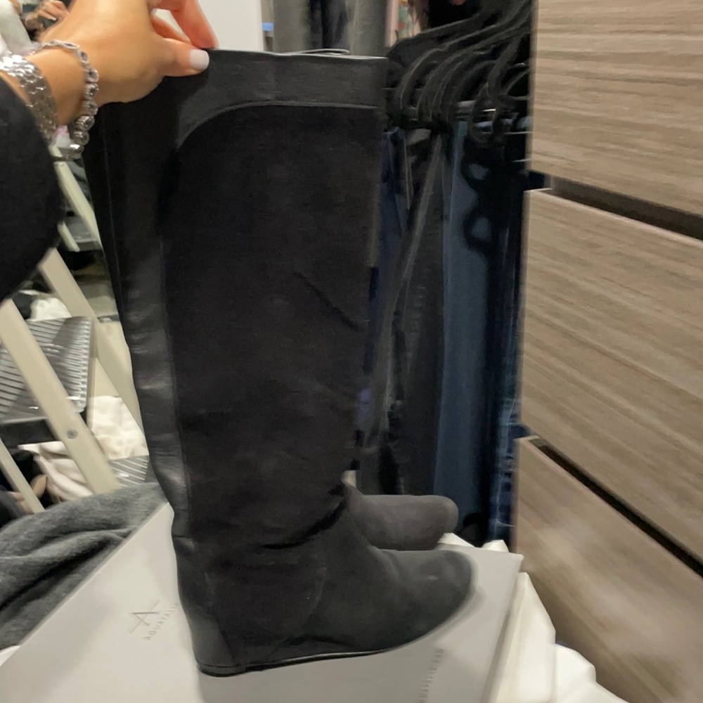 Suede and leather boots lancing